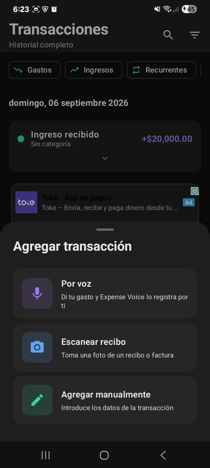 Pantalla de Expense Voice mostrando las tres opciones para agregar una transacción: por voz, escaneando un recibo o manualmente